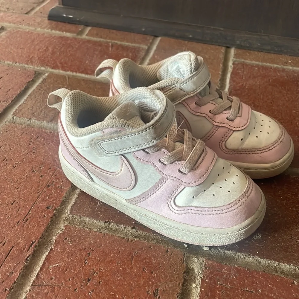 Nike White & Pink Sneakers‎